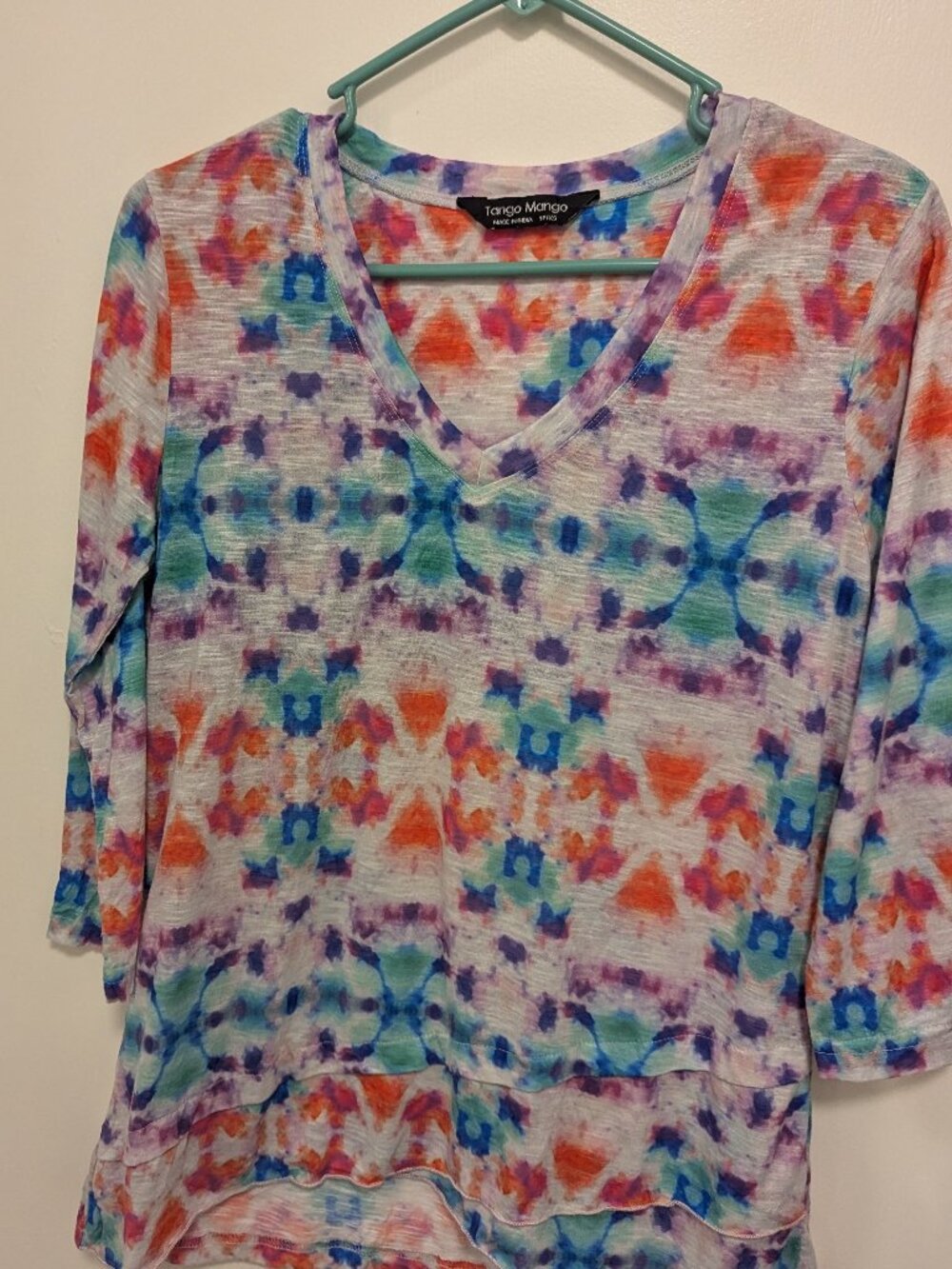 Mango Tango, Womens Multicolored 3/4 Length Sleeve with Scalloped Details at Hem